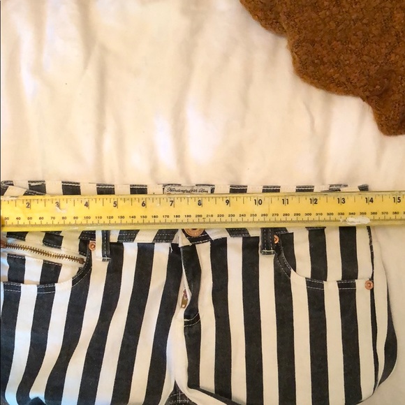 Mid-Rise Black and White Striped 7/8 Pants - Picture 4 of 10